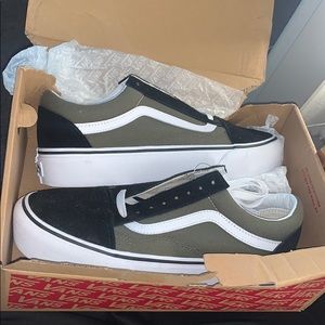 VANS MEN 7.5, Never Worn